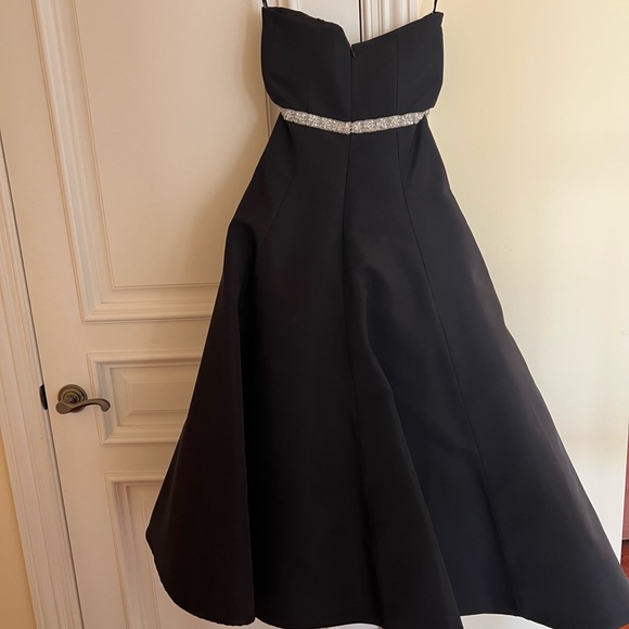 CHRISTIAN SIRIANO**Stunning Black Midi Evening Gown**US 2,6**$6850 - Picture 6 of 7